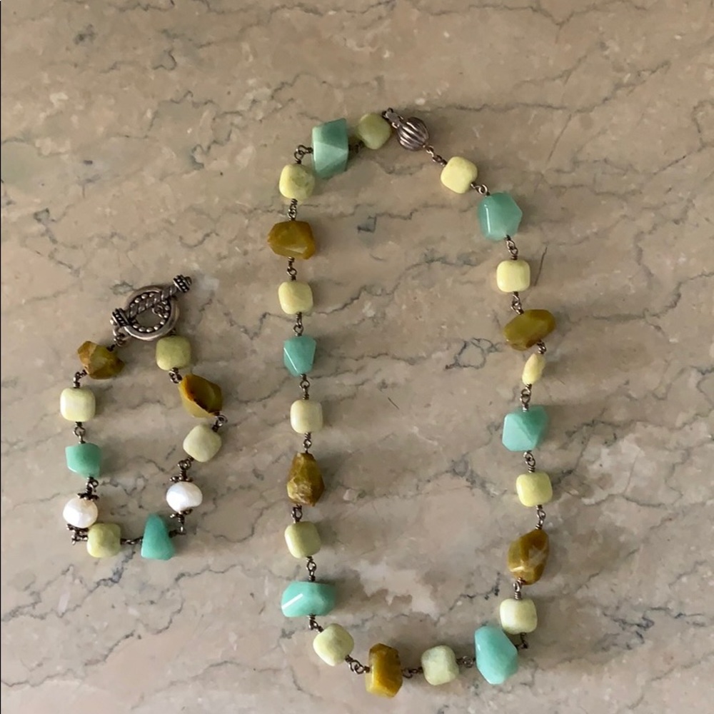 Green stone necklace and bracelet set
